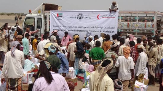 صور.. الهلال الاماراتي يواصل توزيع المساعدات الاغاثية لمواطني القرى النائية والنازحين في الحديدة