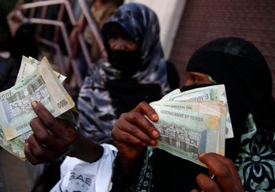 مراقبون اقتصاديون يحذرون من كارثة حقيقية إذا استمر انهيار الريال اليمني دون حلول