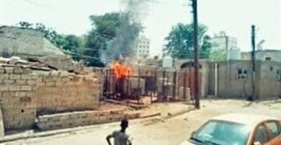 حريق هائل يدمر محولاً كهربائياً بالشيخ عثمان