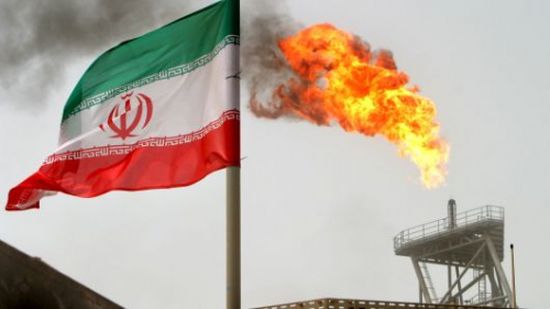 مركز أبحاث البرلمان الإيراني يتوقع انهيار نصف صناعة النفط بالبلاد في نوفمبر