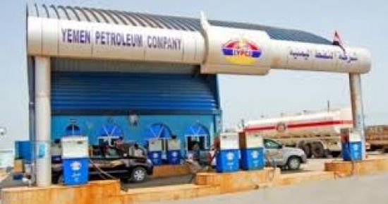 مدينة عتق تشهد أزمة حادة في مادة البترول 