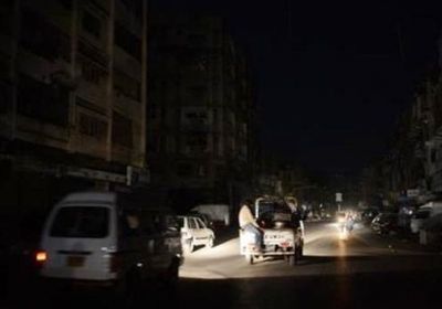 انقطاعات متكررة للكهرباء تؤرق سكان كريتر بعدن