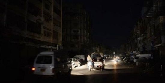 انقطاعات متكررة للكهرباء تؤرق سكان كريتر بعدن