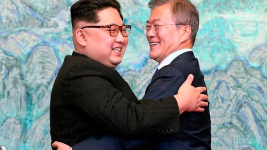 كيم يجدد تعهده بإخلاء شبه الجزيرة الكورية من النووي