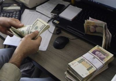 محاولة إنقاذية للريال الإيراني عبر السماح باستيراد أوراق النقد الأجنبي