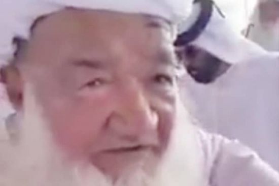 بالفيديو.. مسن إماراتي يحتفل بزواجه