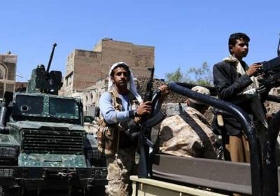 شاهد.. مليشيا الحوثي تتخذ من منازل المواطنين مواقع للحرب بالحديدة
