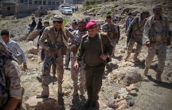 قوات الشرعية تعثر على مخزن ضخم للأسلحة خلفته المليشيا الحوثية في باقم 