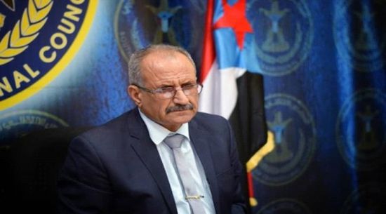 عضو بالانتقالي الجنوبي ردا على تعليق العمل بالزي المدرسي: الحكومة تُصر على تخلف اليمن