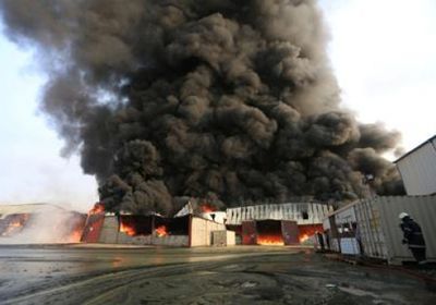 ميليشيا الحوثي تحرق مستودعاً إغاثياً انتقاماً لخسائرها في الحديدة