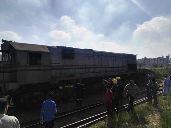 بالصور.. إصابة 12 مصريا في حادث قطار  