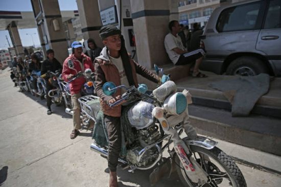 أزمة وقود  تضرب صنعاء والمحافظات الخاضعة للمليشيات 