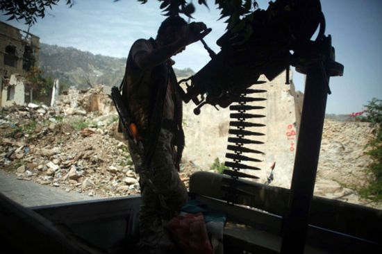 العرب اللندنية: إخوان اليمن يوجهون سلاح الدولة إلى صدور مسؤوليها