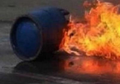 شاهد.. مقتل عامل وإصابة آخر في انفجار اسطوانة غاز بمحافظة إب 