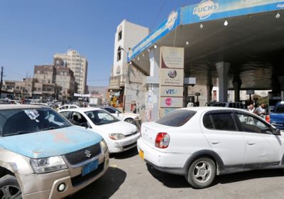 محطات الوقود بصنعاء تحاصرها الفوضى بسبب الازدحام