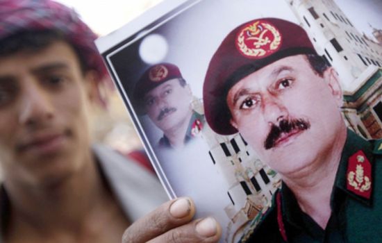 صحيفة دولية: ماذا يُخفي عرض الحوثيين المفاجئ بإطلاق سراح أقرباء صالح؟