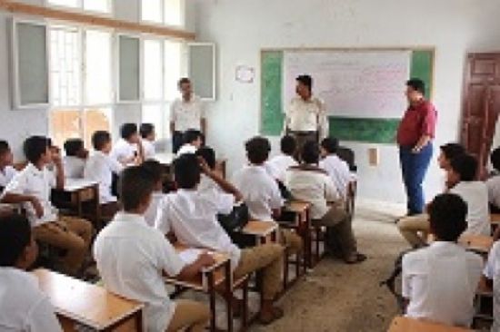 وكيل وزارة التعليم بحضرموت يتفقد عدداً من المدارس (صورة)