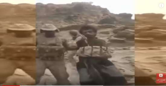 شاهد.. لحظة أسر القوات السودانية لمقاتل حوثي 