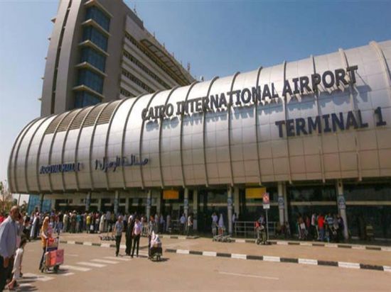 مطار القاهرة يستقبل 8 حالات مرضية من اليمن