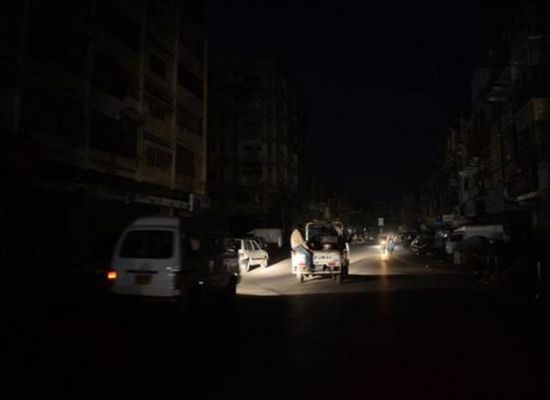 على رأسهم العاصمة عدن..الظلام يضرب 4 محافظات