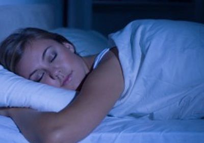 علماء يكشفون أسوأ وأفضل وضعية للنوم