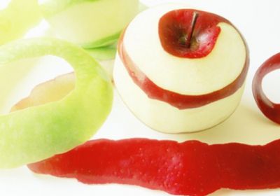لن تصدق.. قشور التفاح قادرة على "قتل" الخلايا السرطانية 