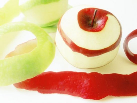 لن تصدق.. قشور التفاح قادرة على "قتل" الخلايا السرطانية 