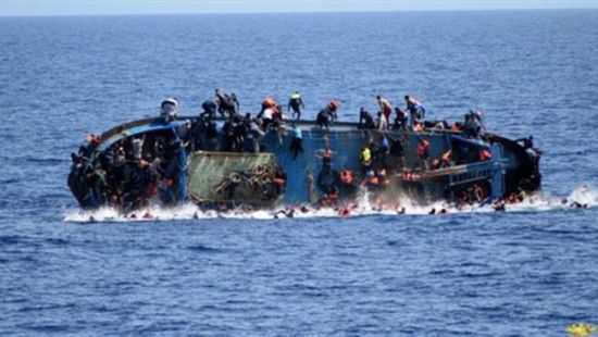 غرق 34 مهاجرا بعد تحطم سفينتهم في البحر المتوسط