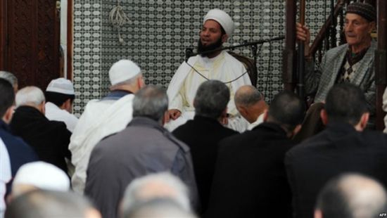 الجزائر تضع الأئمة تحت المراقبة بسبب خطابات الكراهية في المساجد