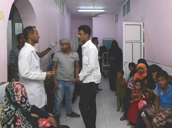 بدعم من الهلال الإماراتي: مستشفى المخأ يقدم خدمات طبية مجانية لسكان المدينة والمناطق المجاورة 