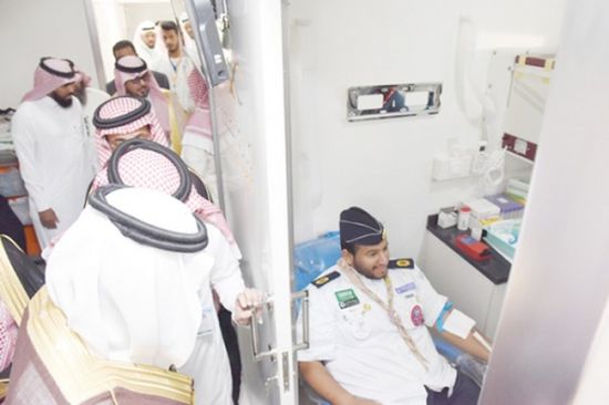 بالصور.. جامعة سعودية تطلق حملة تبرع بالدم لمرابطي الحد الجنوبي