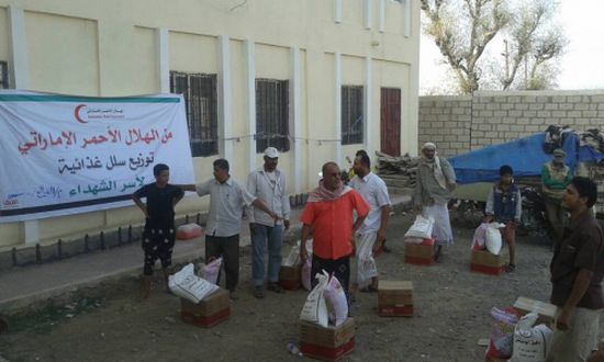 الهلال الأحمر الإماراتي يقدم الدفعة الثانية من المساعدات الإنسانية للضالع