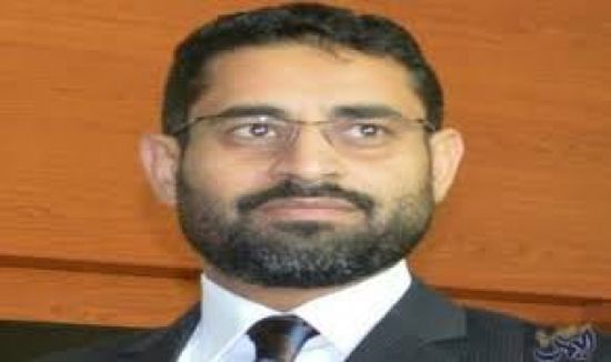 عضو باللجنة الاقتصادية يكشف أسباب انهيار الريال اليمني