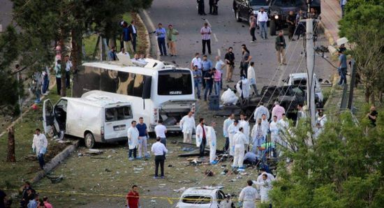 معظمهم سوريون.. مقتل 19 شخصا في انقلاب حافلة مهاجرين غرب تركيا