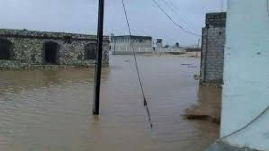 إعصار "لبان" يدمر الأبراج العملاقة لشركة يمن موبايل في المهرة 