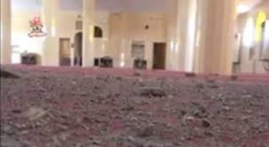 المليشيا تستهدف بيوت الله وتقصف مسجد الهدى في حي المنظر بالحديدة «فيديو»