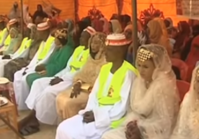 زفاف جماعي لنزلاء في سجن مركزي بالسودان «فيديو»