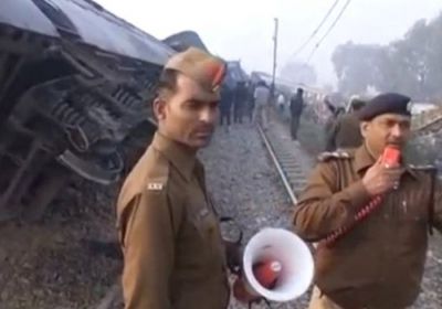 قطار يدهس مواطنين ومقتل 50 شخصًا في الهند