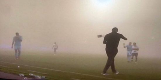 عاصفة رملية تقتحم مباراة في الدوري السعودي (صور)