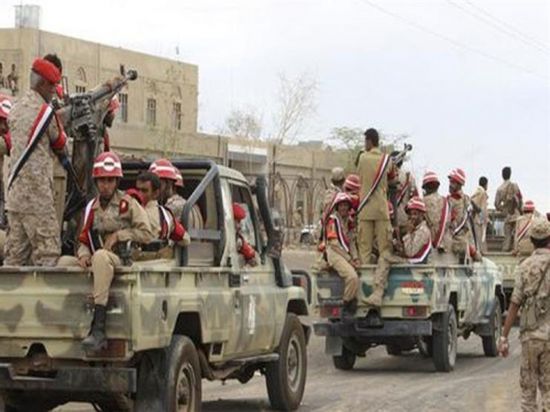شاهد..قوات الشرعية تسيطر على مقر القيادي الحوثي جلال الجلي