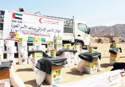 الهلال الإماراتي  يقدم مساعدات إغاثية لأسر البدو الرحل بشبوة