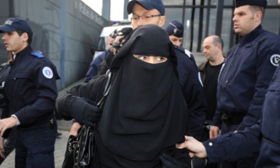 لجنة أممية: حظر فرنسا للنقاب يعد انتهاكا لحقوق الإنسان