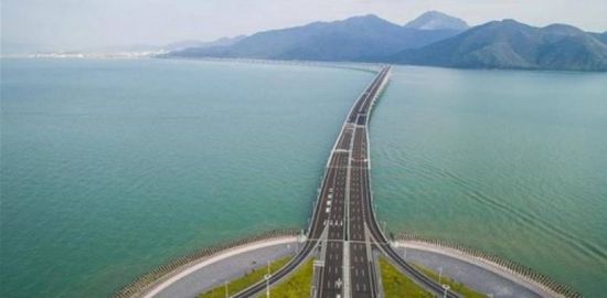 بطول 55 كيلو مترا.. الصين تفتتح أول جسر مائي في العالم