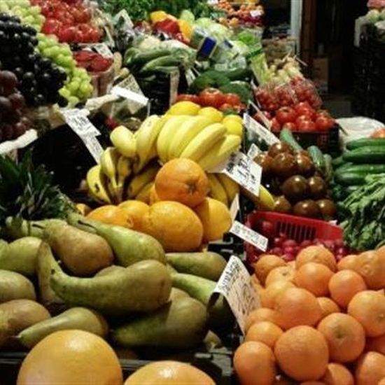 ارتفاع جنوني لأسعار الخضروات والفواكه في العاصمة عدن 