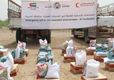 الهلال الأحمر الإماراتي يواصل توزيع المساعدات الإنسانية بالساحل الغربي