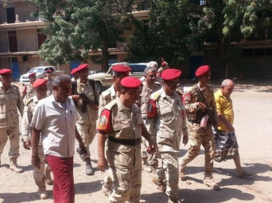 زيارة تفقدية لقائد الشرطة العسكرية إلى معسكر الفتح بعدن (صور)