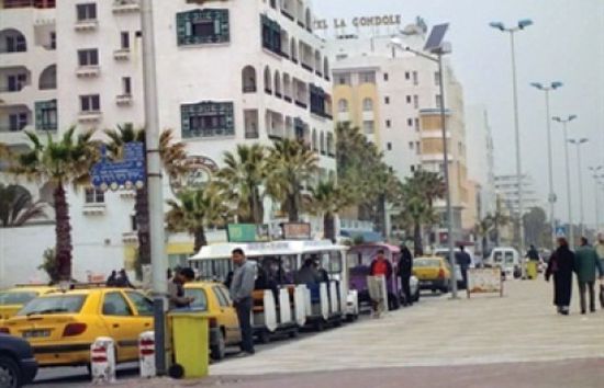 بعد يوم دامٍ.. الحياة تعود لطبيعتها في شوارع العاصمة التونسية