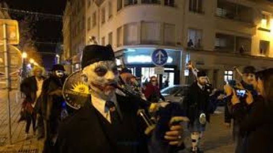 الشرطة الفرنسية تعتقل 100 شخص بسبب عيد الهالوين