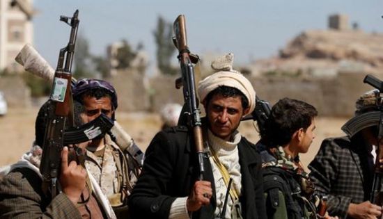 الخوف يسيطر على الحوثيين.. والمليشيا تنتهك القانون الدولي في الحديدة 