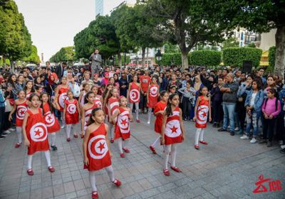 "صور" شعب تونس يحارب الإرهاب بالفن
